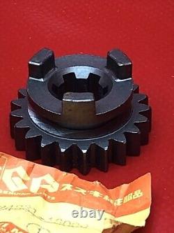 TS50ER OR50 RM50 RM80 NEW Genuine SUZUKI 3rd Drive Gear P/No. 24231-46000